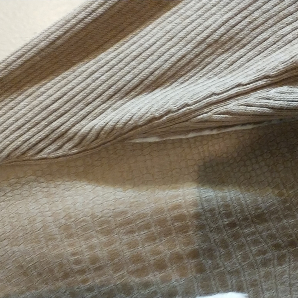 Sweater - Picture 4 of 7